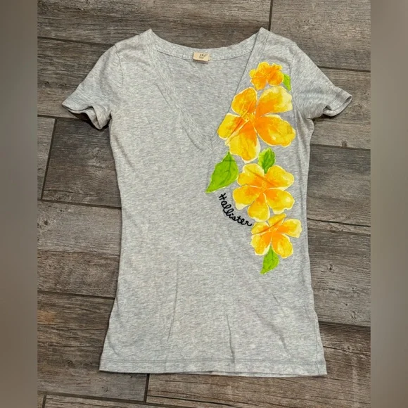 Hollister Heather Gray Tee - Picture 3 of 4